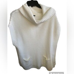 WESTBOUND white tunic vest   Size L.